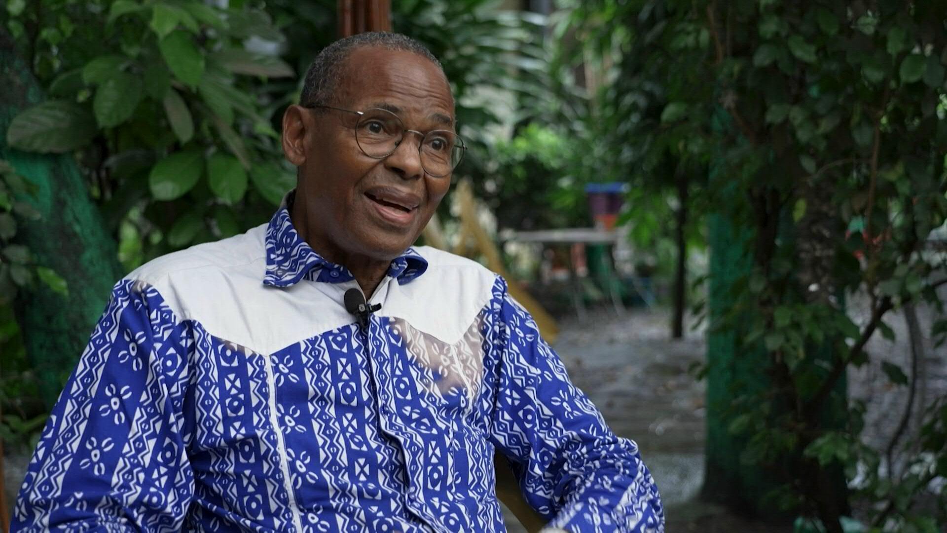 Guinée : « S’ils veulent me tuer, qu’ils me tuent. » L’écrivain Tierno Monénembo dénonce une « mascarade de référendum » et hausse le ton contre le général Mamadi Doumbouya